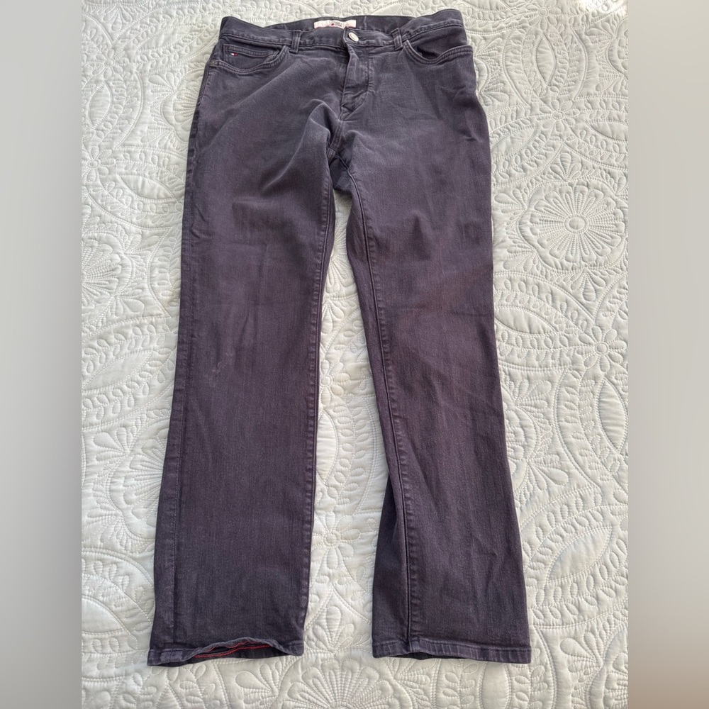 Tommy Hilfiger Jeans Very Dark Blue Stretch size 34/32 Like New Cndition